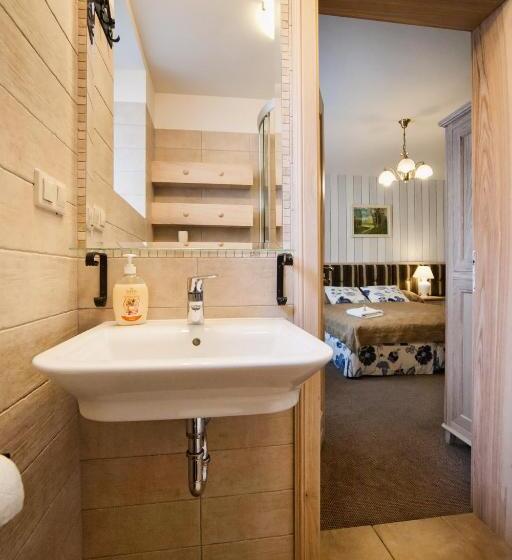 豪华三人间, Pensjonat Kościuszko