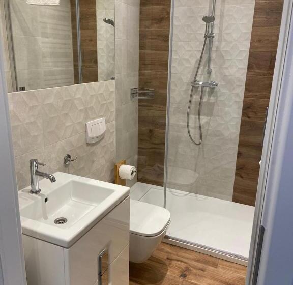 Семейный Номер, Pensjonat Pod świerkami