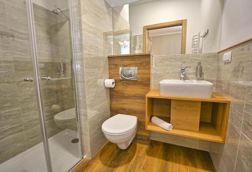 חדר סטנדרט לשלושה, Willa Zofia