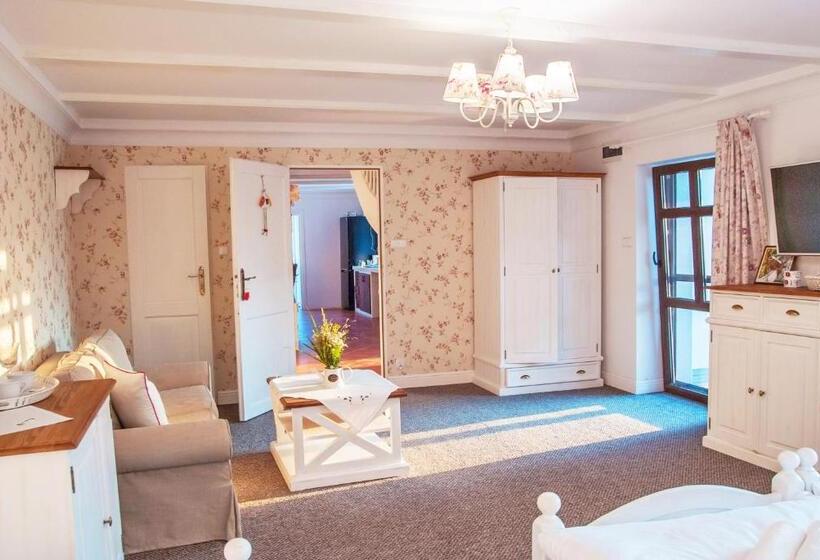 חדר משפחתי, Chata Pogaduchy