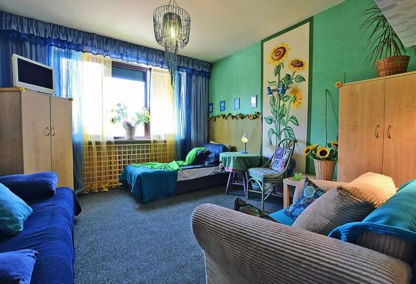 スタンダード4人部屋, Dom Tu I Teraz