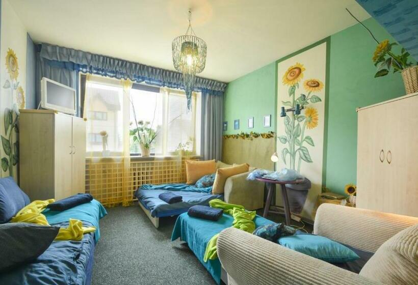 スタンダード4人部屋, Dom Tu I Teraz