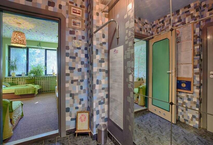 ガーデンビュースタンダード4ベッドルーム, Dom Tu I Teraz