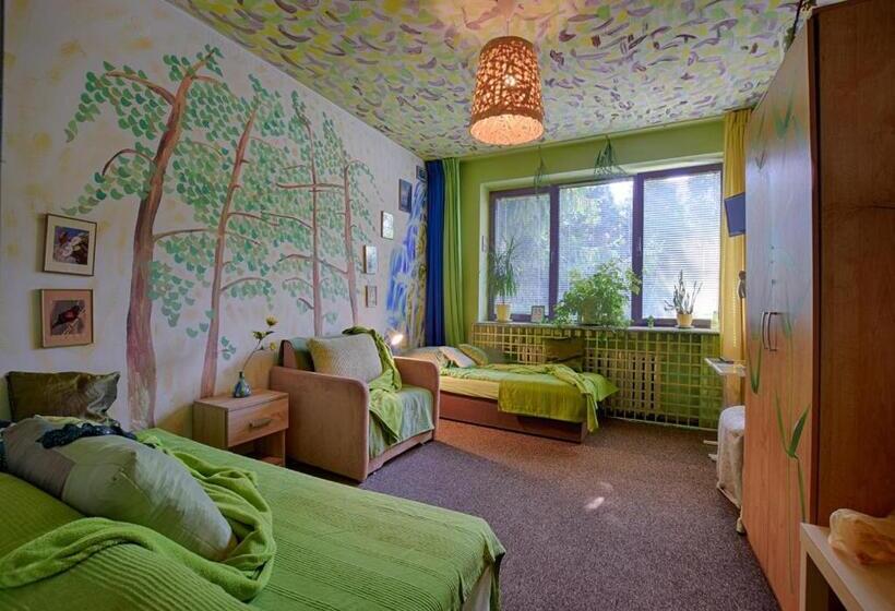 ガーデンビュースタンダード4ベッドルーム, Dom Tu I Teraz