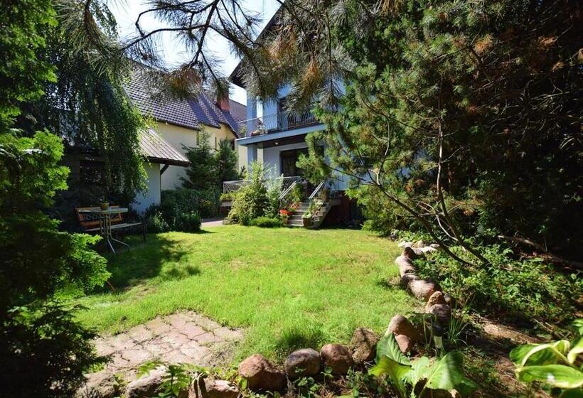 ガーデンビュースタンダード4ベッドルーム, Dom Tu I Teraz