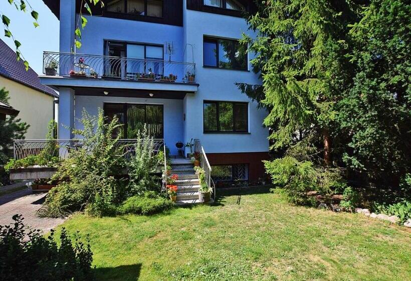 ガーデンビュースタンダード4ベッドルーム, Dom Tu I Teraz