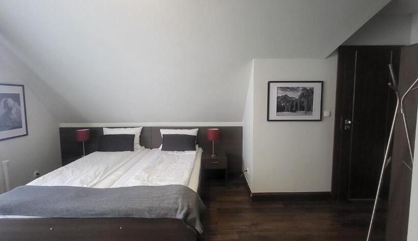 سوییت جونیور لوکس, Walkowy Dwor