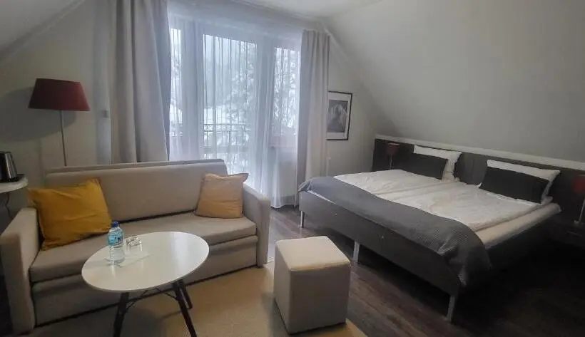 سوییت جونیور لوکس, Walkowy Dwor
