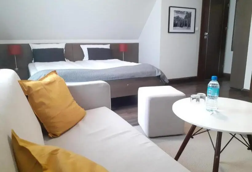 سوییت جونیور لوکس, Walkowy Dwor
