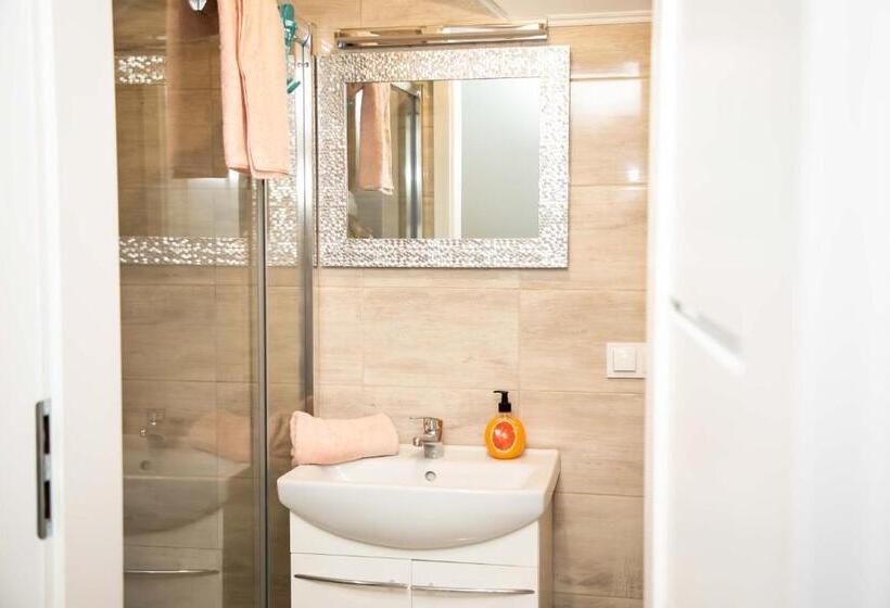 חדר סטנדרטי לשלושה עם נוף, Zajazd Bombonierka