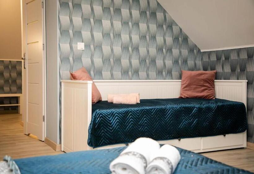 חדר סטנדרטי לשלושה עם נוף, Zajazd Bombonierka