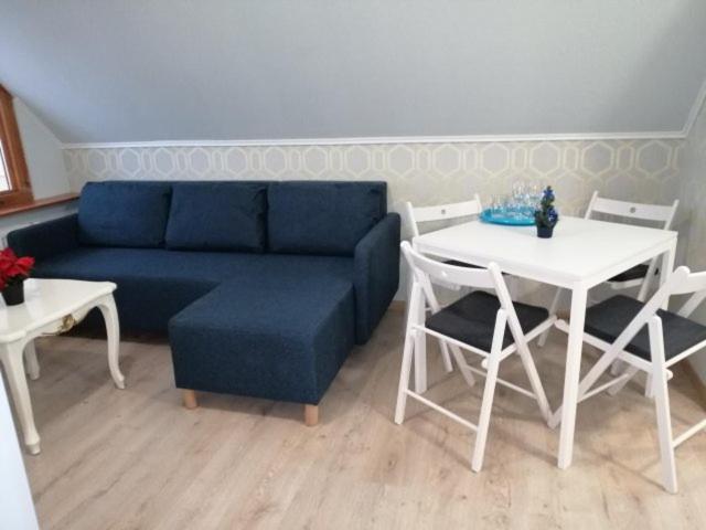 סטודיו משפחתי, Zajazd Bombonierka