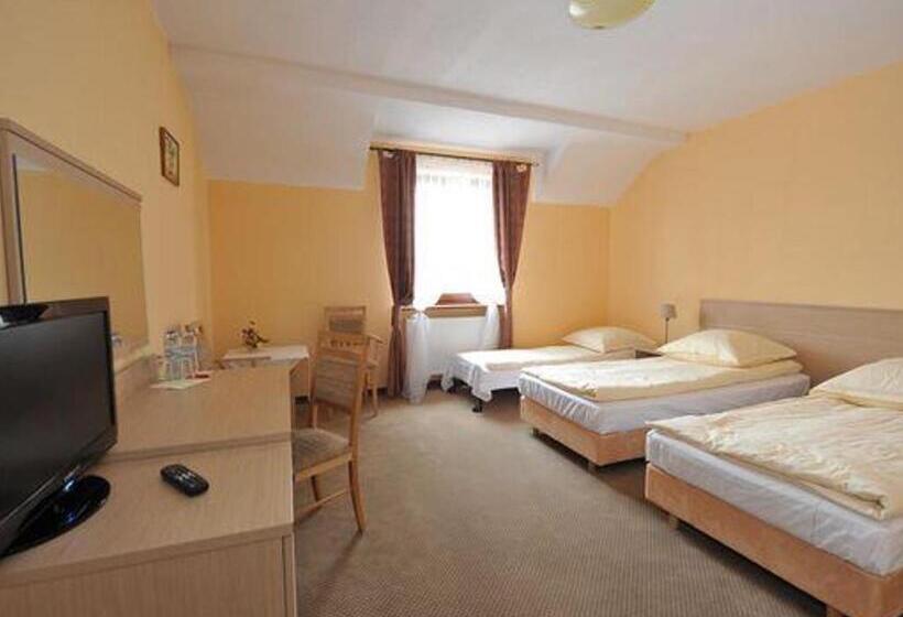 デラックストリプルルーム, Zajazd Magda