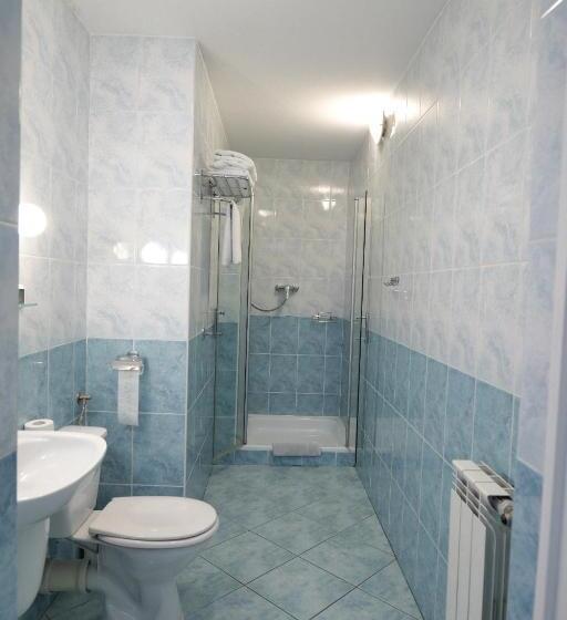 חדר סטנדרט לשלושה, Azymut Hotel & Restaurant