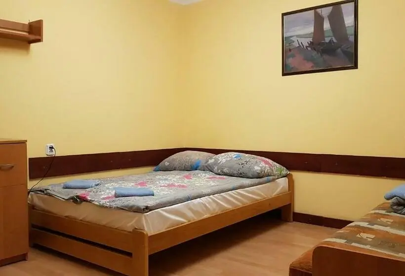 Standard Kolmen Hengen Huone Parveke, Dom Wczasowy Przy Skałkach