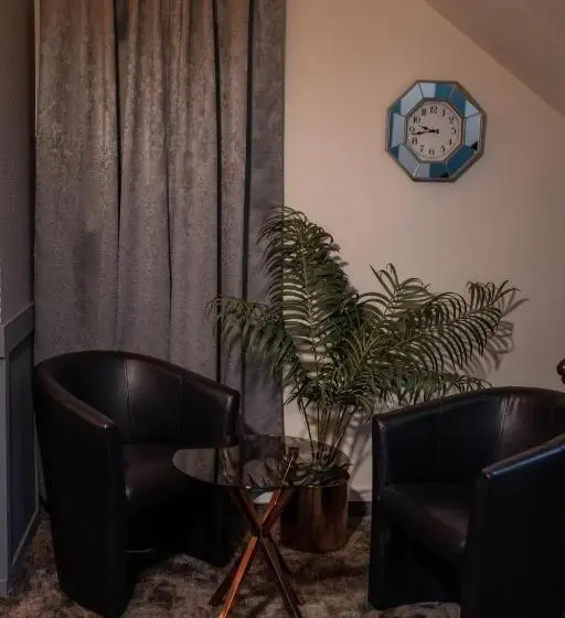 اتاق سوپریور, Rezydencja Na Wzgórzu