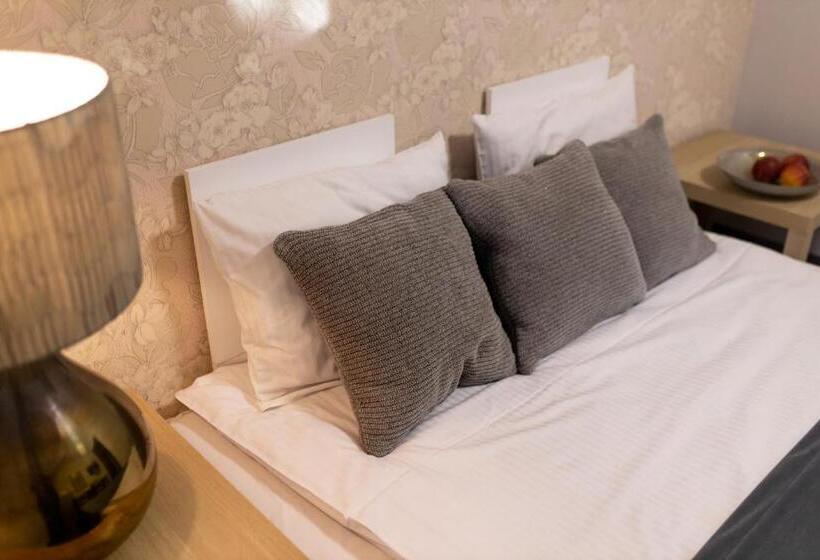 スタンダードルーム, Rezydencja Na Wzgórzu