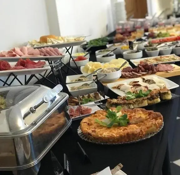اتاق سوپریور, Rezydencja Na Wzgórzu