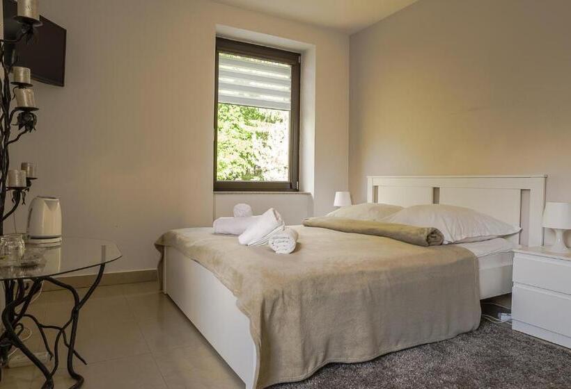 اتاق عادی, Willa Alba