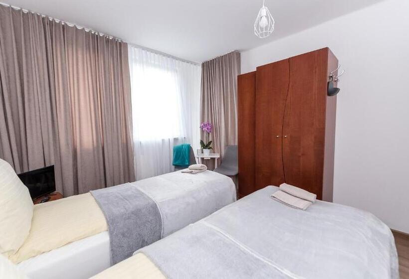 استودیو خانوادگی, Willa Biały Domek