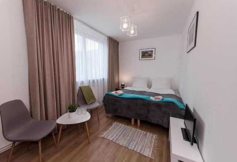 استودیو خانوادگی, Willa Biały Domek