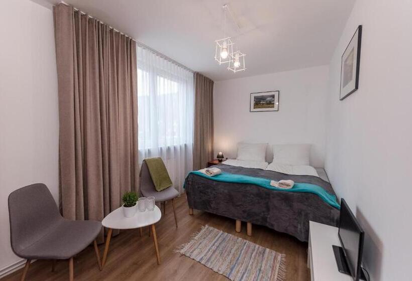 استودیو خانوادگی, Willa Biały Domek