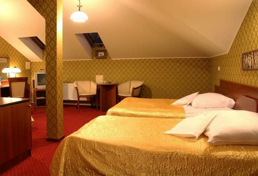 Quarto Triplo Estandar, Willa West Ende