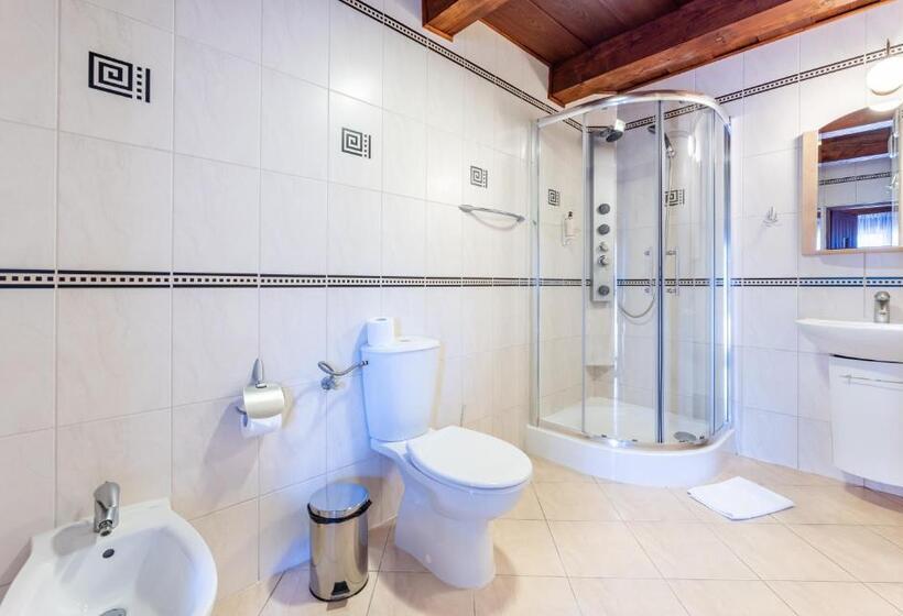 فيلا غرفة نوم واحدة, Wille Trójca