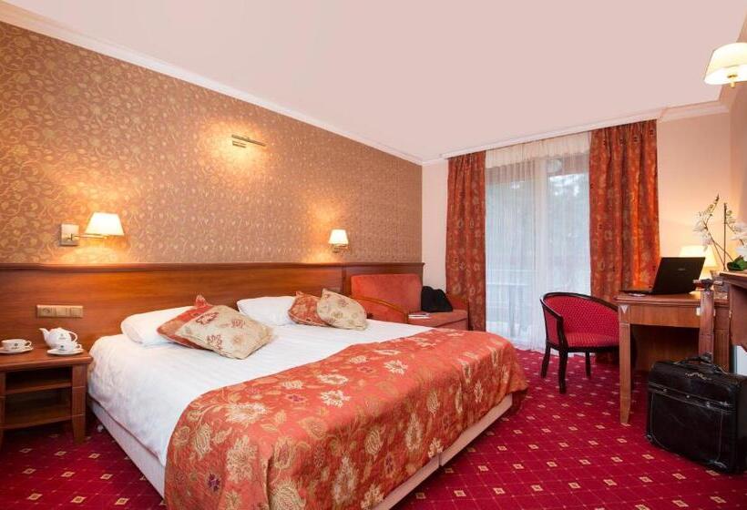 舒适三人间, Albatros