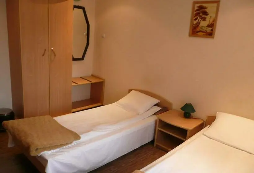 スタンダードルーム, Azymut Hotel & Restaurant