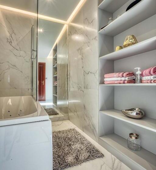 דירת חדר דלוקס, Biały Dom