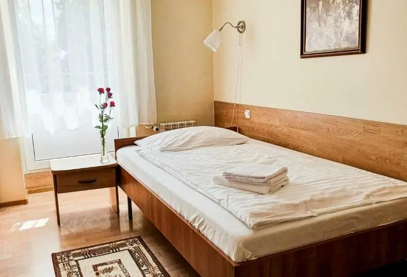 Standard Yhden Hengen Huone, Dworek Brodowo Restauracja Hotel Przyjęcia