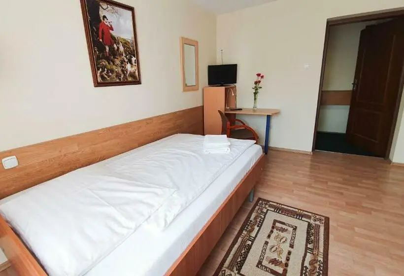 Standard Yhden Hengen Huone, Dworek Brodowo Restauracja Hotel Przyjęcia