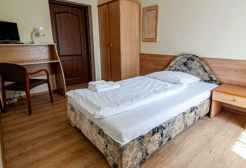 Standard Yhden Hengen Huone, Dworek Brodowo Restauracja Hotel Przyjęcia