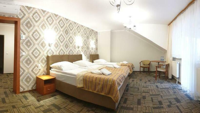 スタンダードトリプルルーム, Kamiza