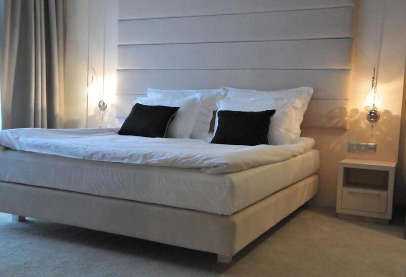 דירת חדר דלוקס, Kosma