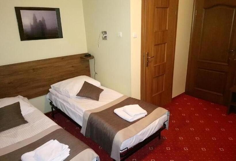 חדר סטנדרט לשלושה, Kozak