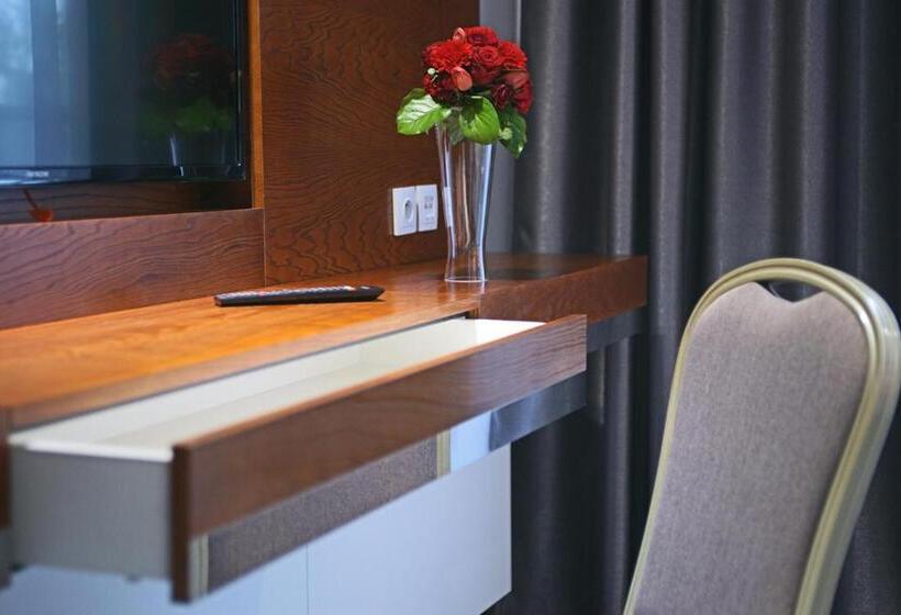 חדר סופריור, Kozak