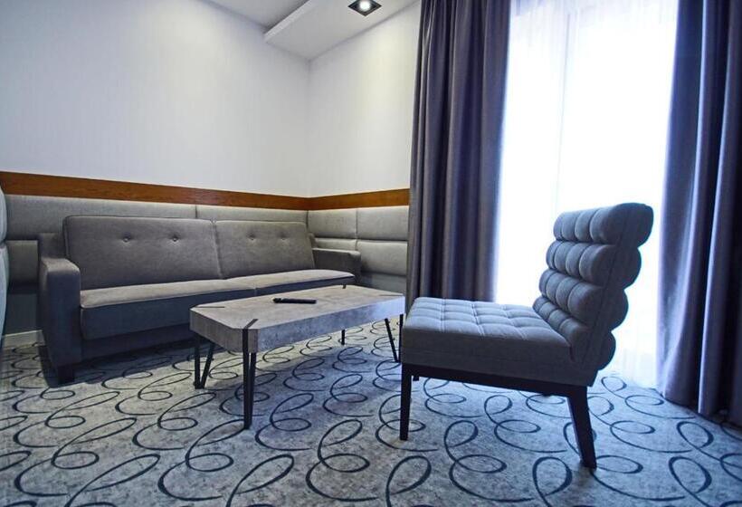 דירת חדר סופריור, Kozak