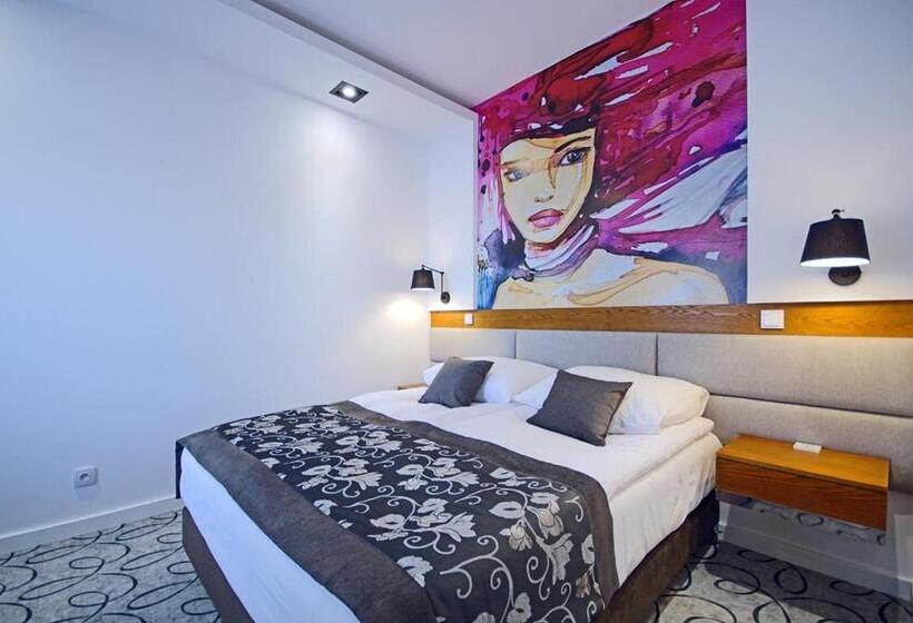 דירת חדר סופריור, Kozak