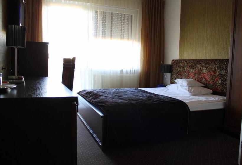 חדר סופריור, Linder