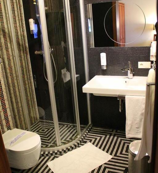 חדר סופריור, Linder