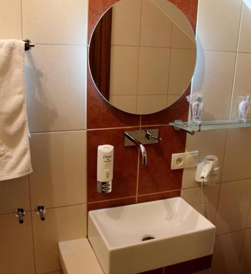 חדר סטנדרט יחיד, Linder