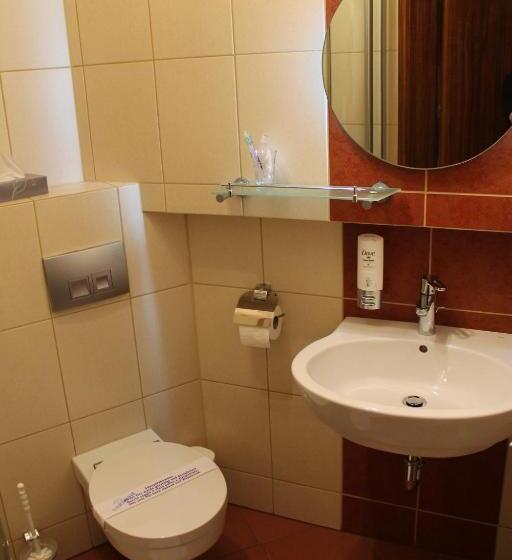 חדר סטנדרט יחיד, Linder