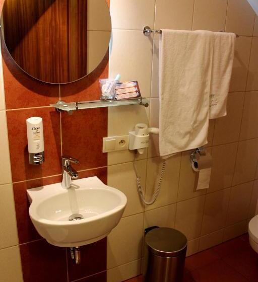 חדר סטנדרט, Linder