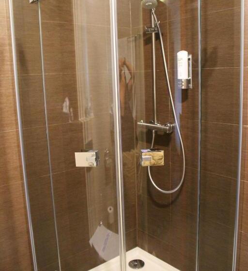 غرفة سوبيريور, Linder