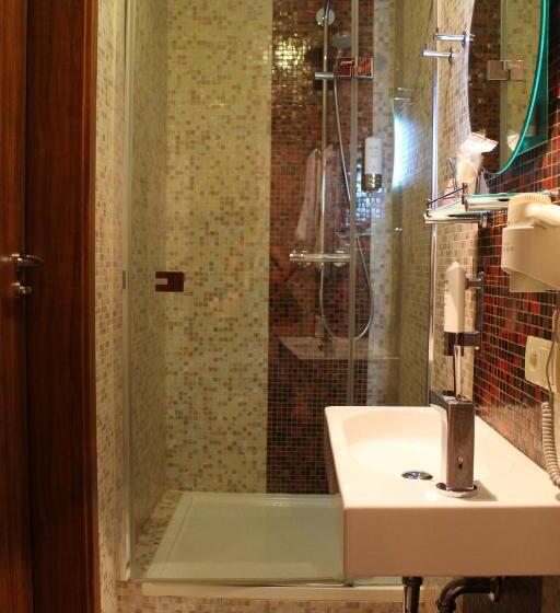 غرفة سوبيريور, Linder