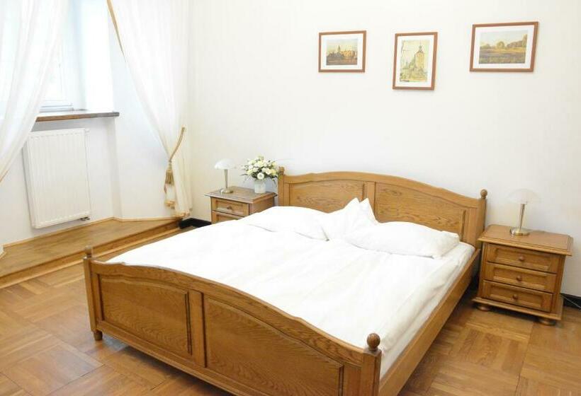 דירת חדר, Palac W Rybnej