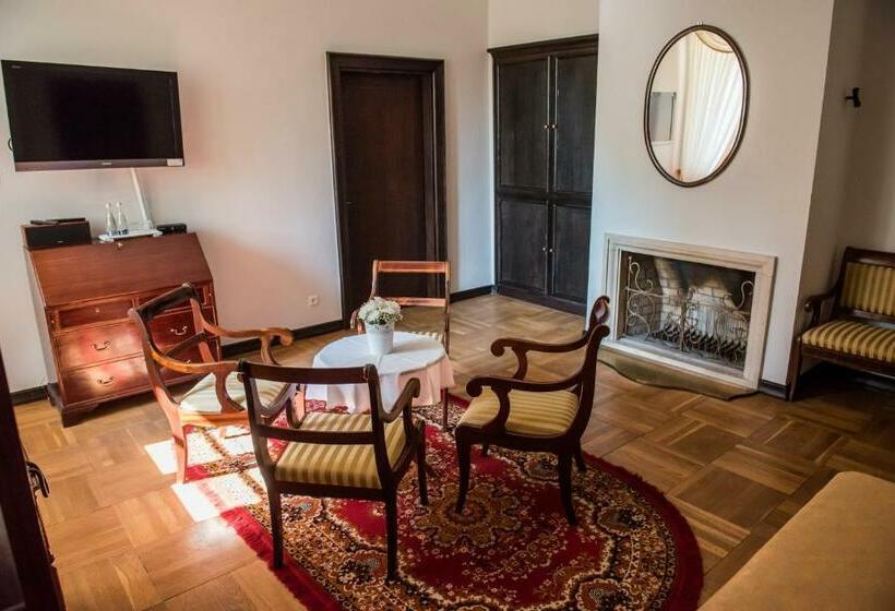 דירת חדר, Palac W Rybnej