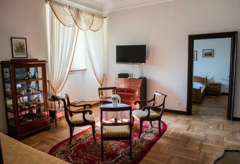 דירת חדר, Palac W Rybnej